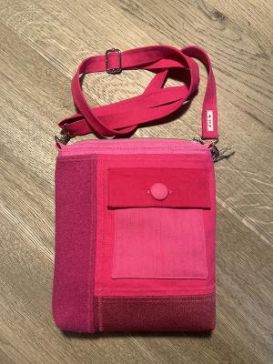 Vorderseite mit Aufsatztasche